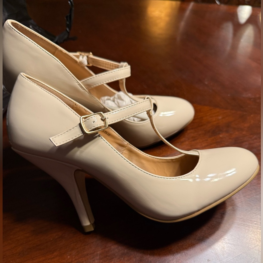 Elegant Cream Heels - Picture 1 of 5